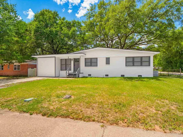 6605 Lee St, Milton, FL 32570