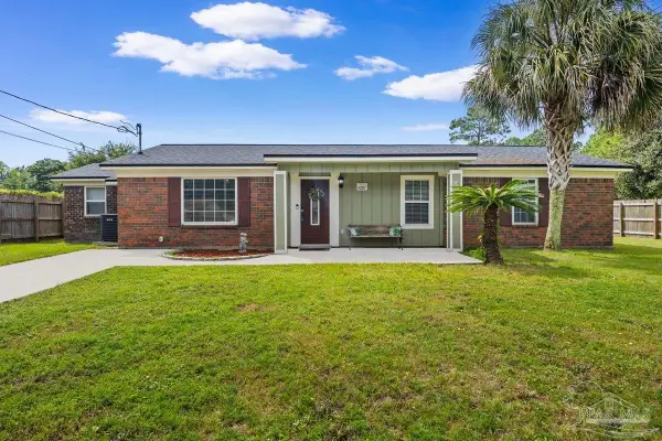 10517 Heatherwood Dr, Pensacola, FL 32506