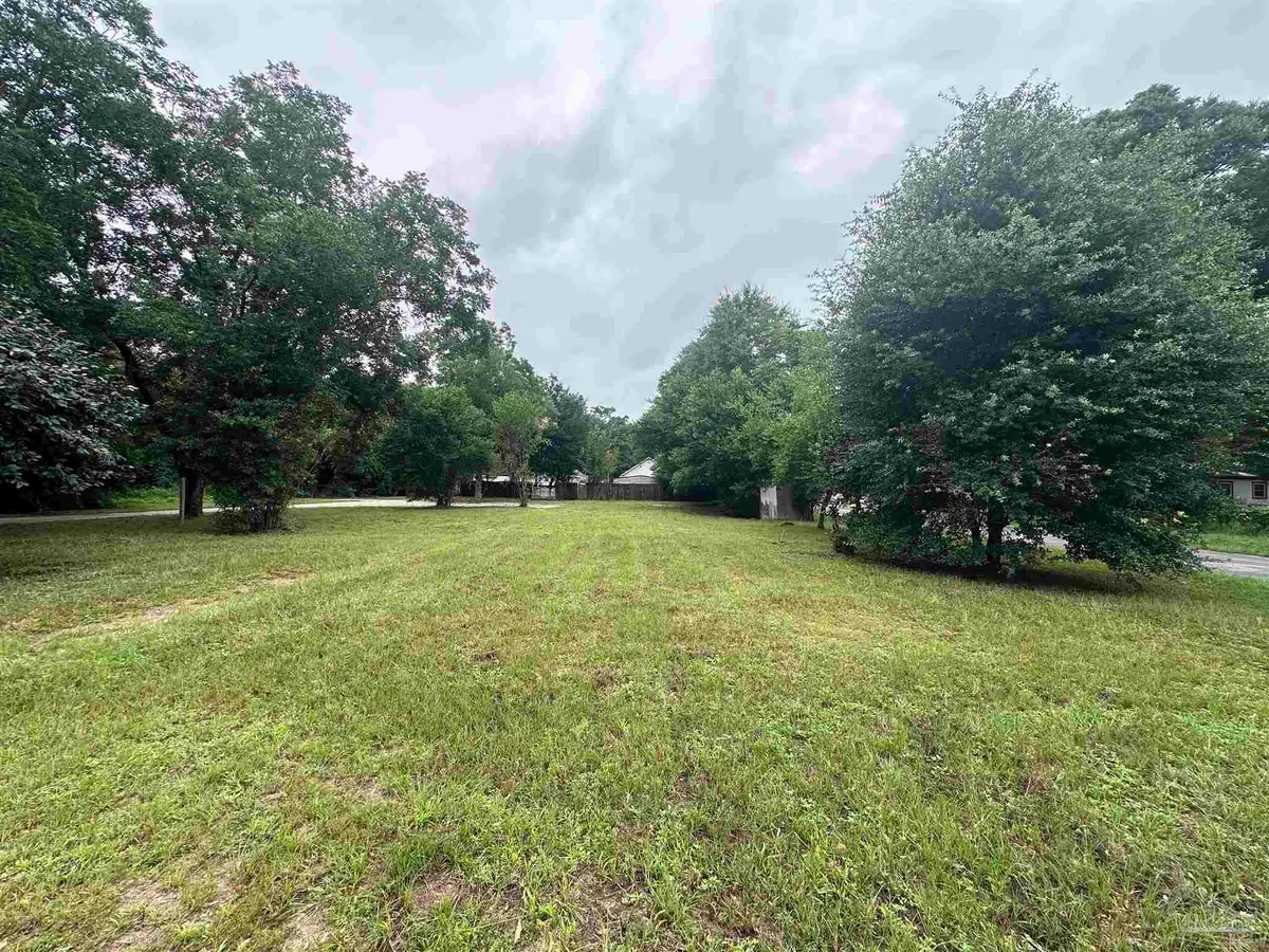 202 Yoakum Ct, Pensacola, FL 32505 - #1