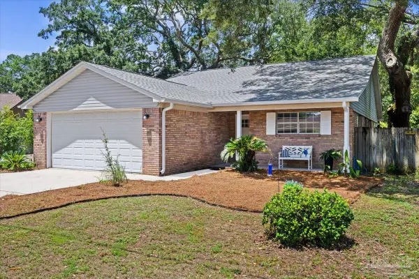 7412 St James Pl, Pensacola, FL 32506