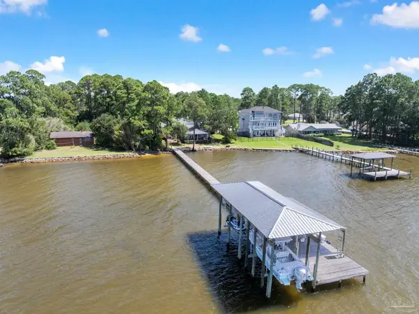6728 East Bay Blvd, Navarre, FL 32566