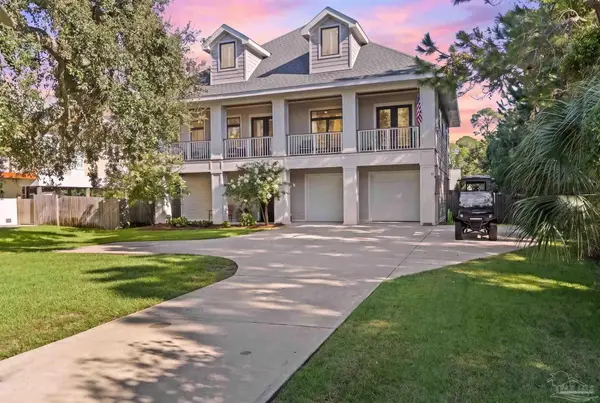 3224 Bay St, Gulf Breeze, FL 32563