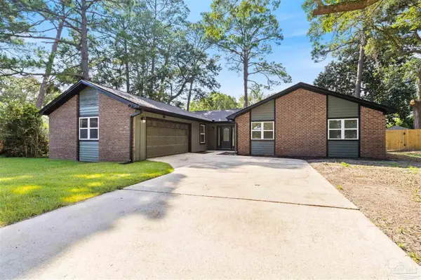 7855 Bay Meadows Dr, Pensacola, FL 32507
