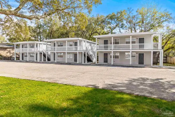 6631 Magnolia St, Milton, FL 32570