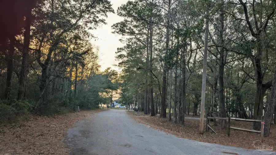 5545 Bay Edge Ln, Milton, FL 32583 - #3