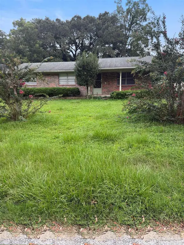 17 Seminole Trl, Pensacola, FL 32506