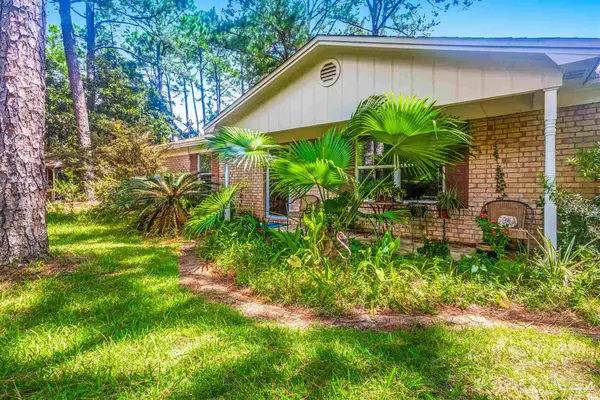 1370 Bayshore Ct, Gulf Breeze, FL 32563