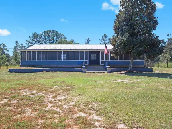 9561 S Trace Rd, Milton, FL 32583