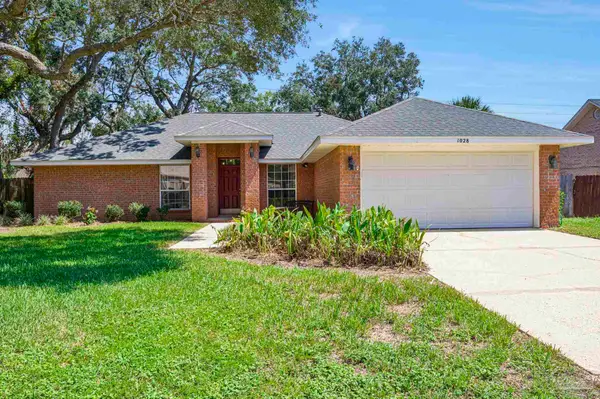 1028 Great Oaks Dr, Gulf Breeze, FL 32563