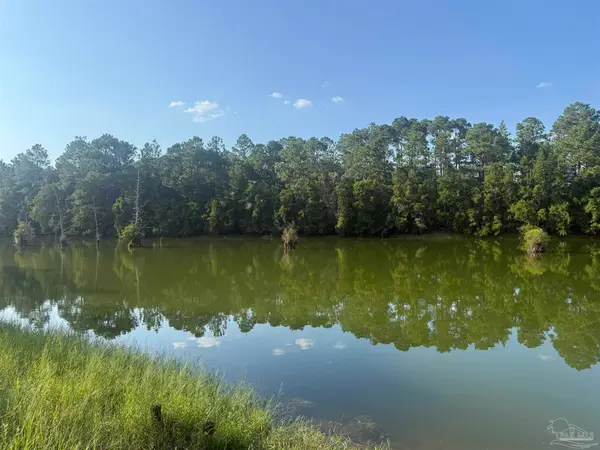 21A West Lake Rd, Milton, FL 32583