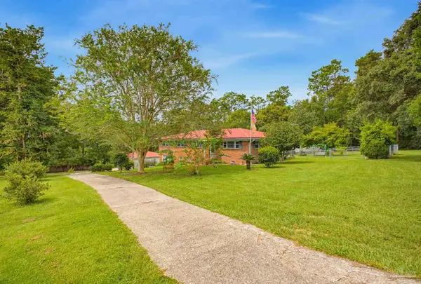 2370 Le Ruth Dr, Pensacola, FL 32514
