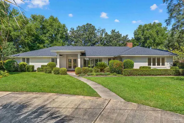 801 Bay Cliffs Rd, Gulf Breeze, FL 32561
