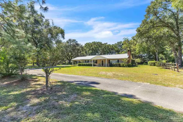 6157 Young Ln, Milton, FL 32570