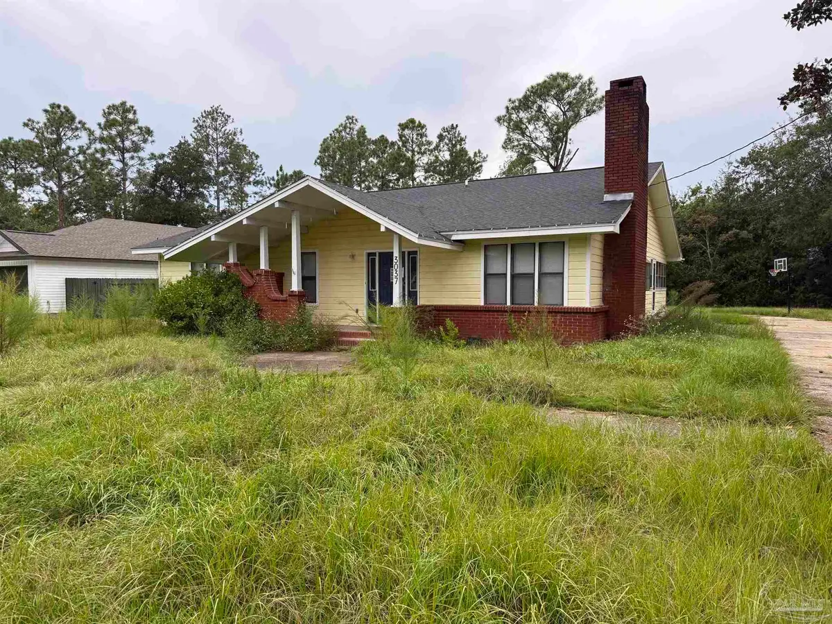 3037 N 13th Ave, Milton, FL 32583 - #1
