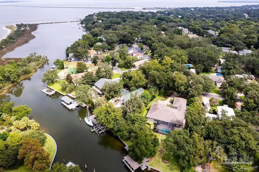 128 Highpoint Dr, Gulf Breeze, FL 32561 - #2