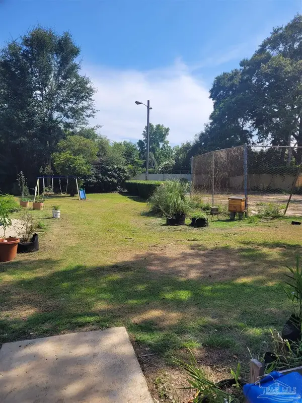 1211 W 9 1/2 Mile Rd, Cantonment, FL 32533