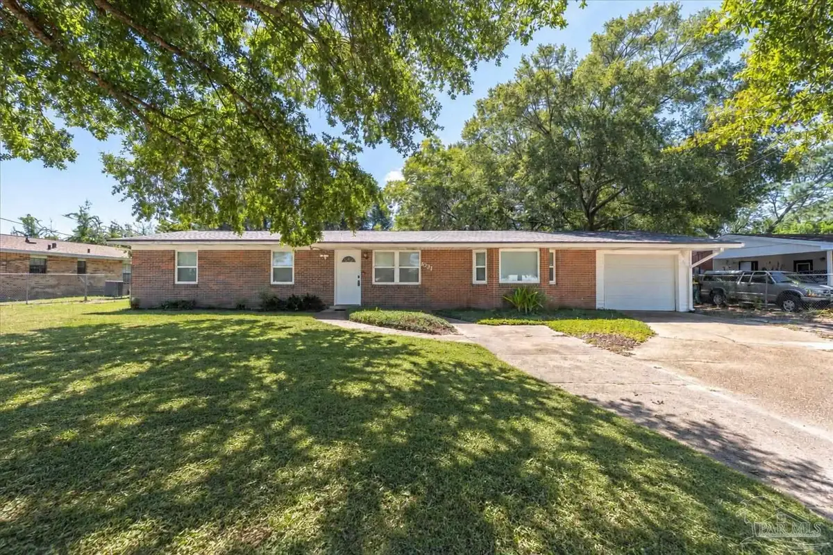 631 Manchester Rd, Fort Walton Beach, FL 32547 - #1