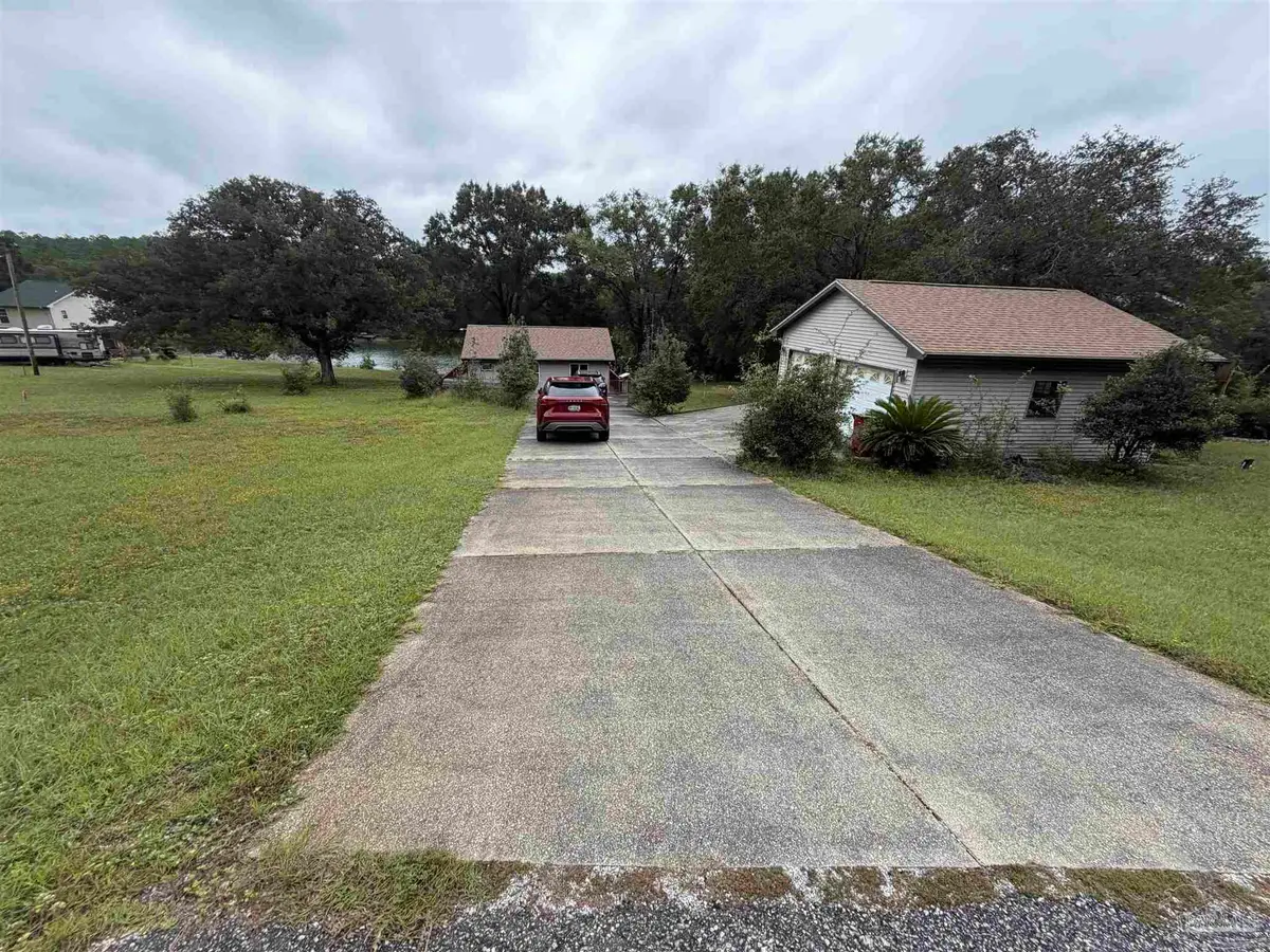 11147 N Lakeview Dr, Milton, FL 32583 - #1
