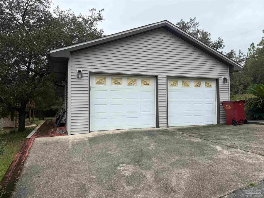 11147 N Lakeview Dr, Milton, FL 32583 - #3
