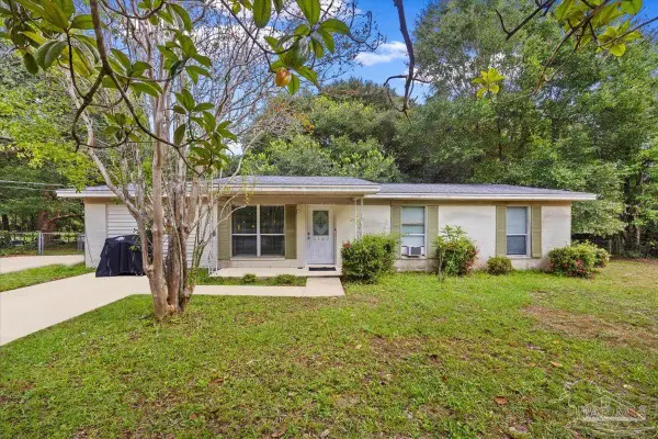 5180 Parkway Dr, Milton, FL 32570