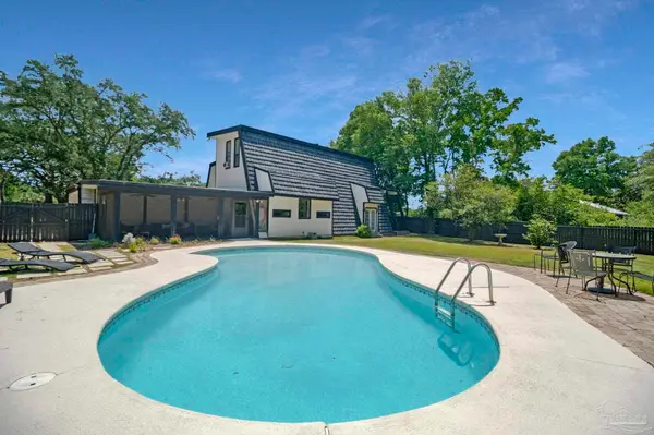 2121 Mar Mar Ln, Navarre, FL 32566