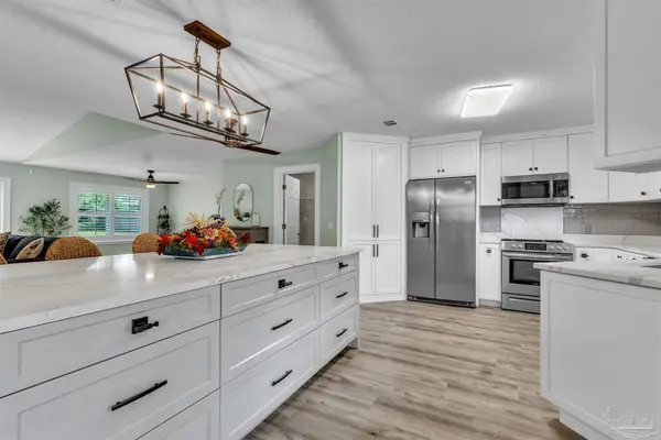 2516 Southern Oaks Dr, Cantonment, FL 32533