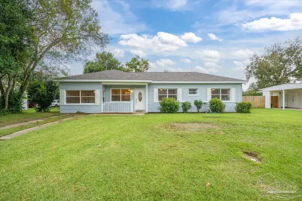 5 Benton Rd, Pensacola, FL 32506