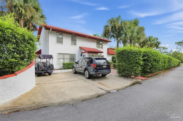 1834 W Smugglers Cove Dr, Gulf Breeze, FL 32563