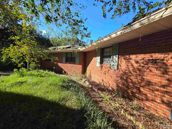 10 Seminole Trl, Pensacola, FL 32506