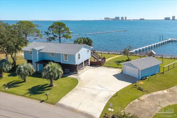 7991 Newport St, Navarre, FL 32566
