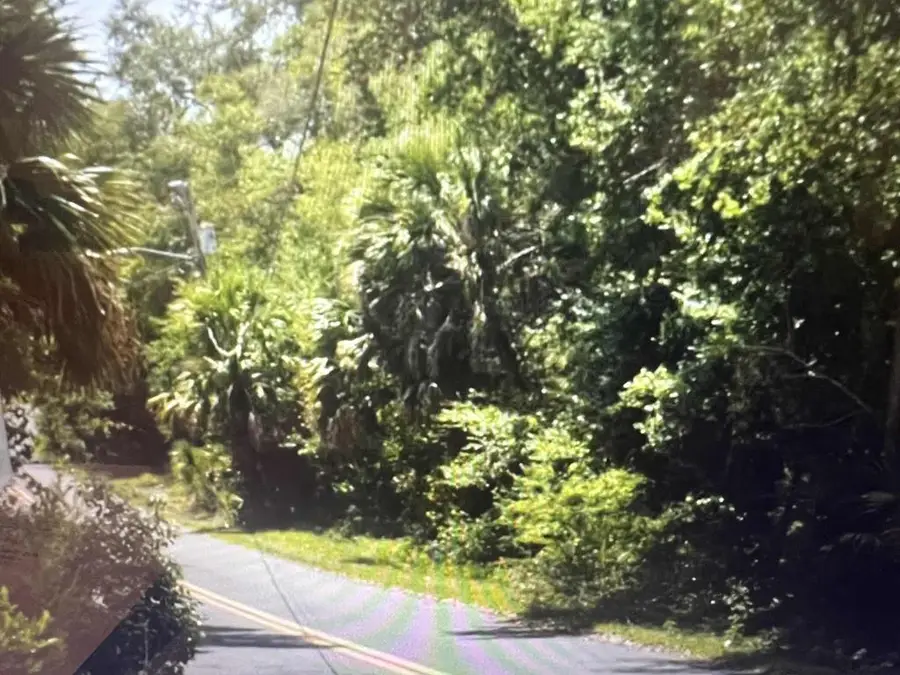 704 Se Ave D, Carrabelle, FL 32322 - Image #2