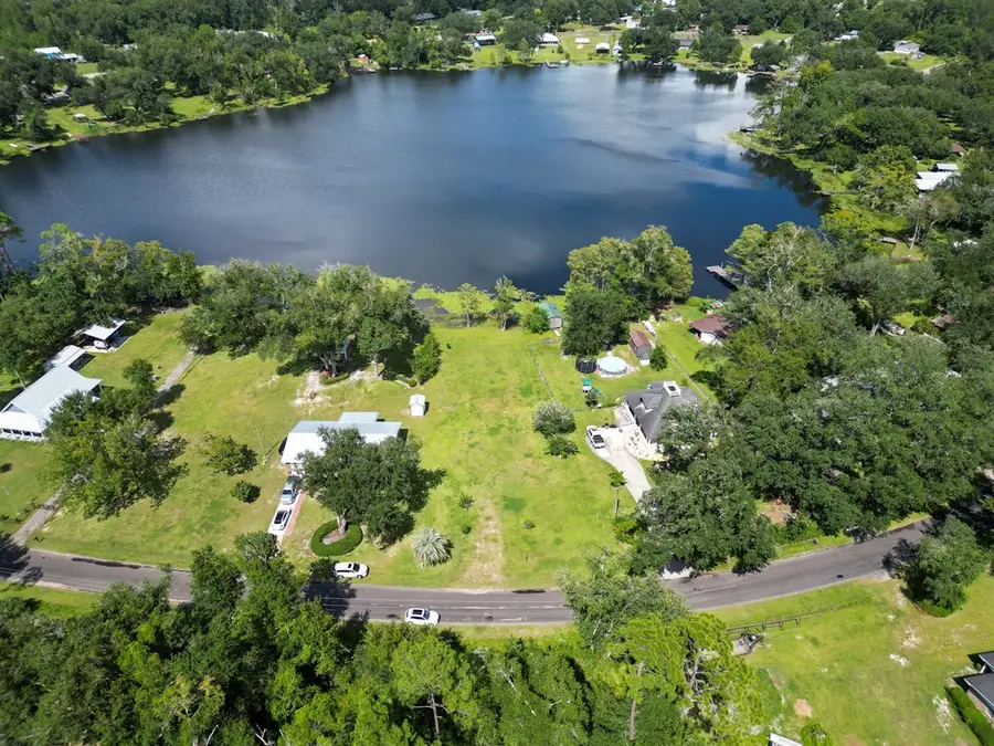 396 W Lakeview Dr, Wewahitchka, FL 32465 - Image #2