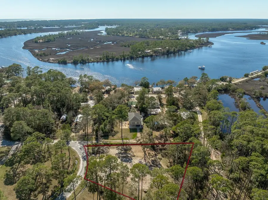 735 Wellborn Ave, Carrabelle, FL 32322 - Image #2