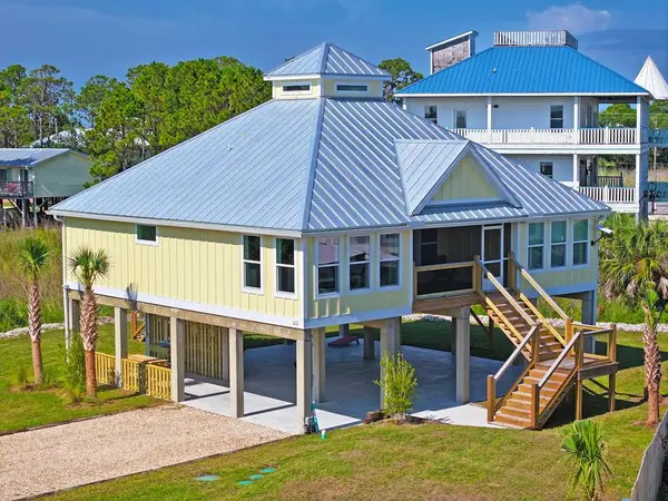 312 Bledsoe St, St. George Island, FL 32328