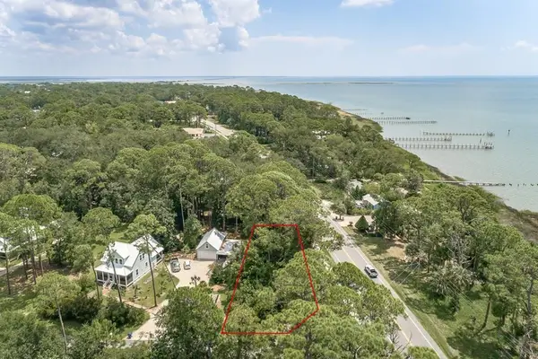 103 Bay Colony Way, Apalachicola, FL 32320