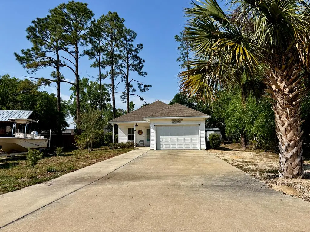 105 Saunders Cir, Port Saint Joe, FL 32456 - Image #1