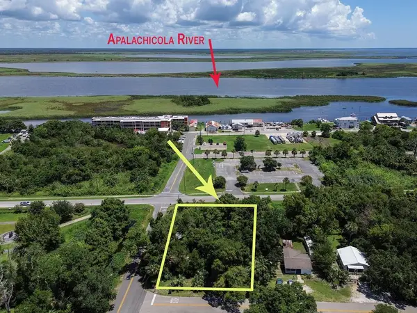 215 4th St, Apalachicola, FL 32320