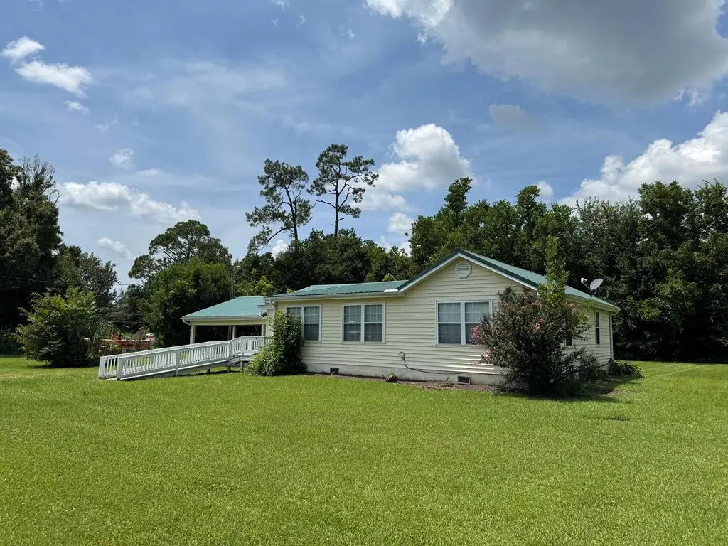 6641 Cedar St, Wewahitchka, FL 32465 - Image #1