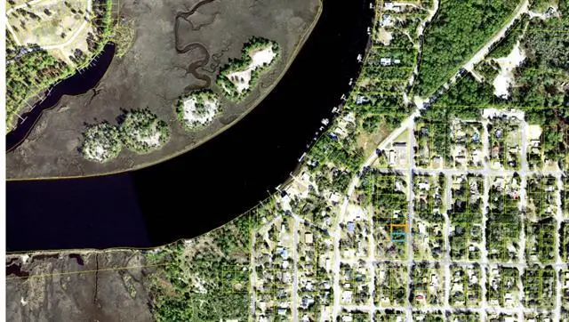 9 Nw 9th St, Carrabelle, FL 32322 - Image #1