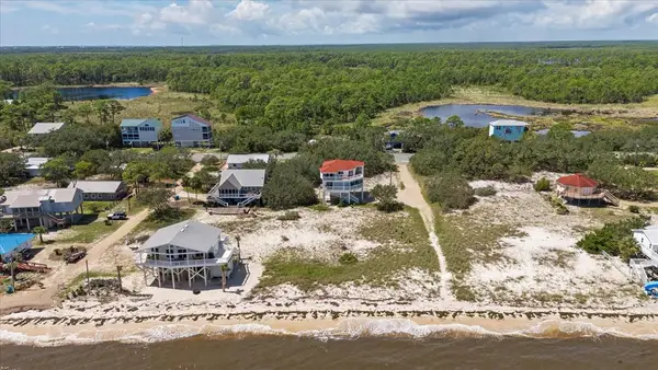 6 Kingfish St, Alligator Point, FL 32346
