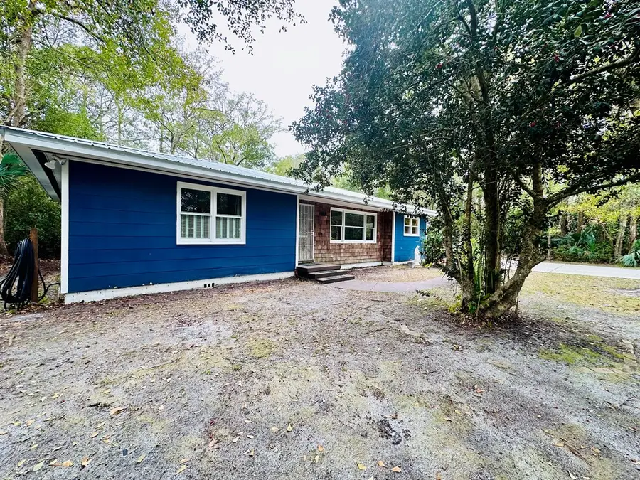 16 Adams St, Apalachicola, FL 32320 - Image #2