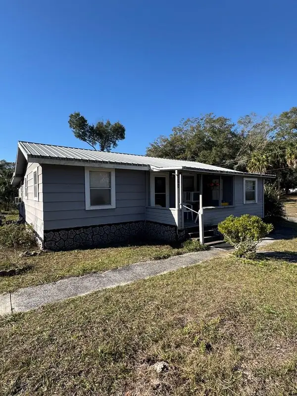 214 4th St, Apalachicola, FL 32320