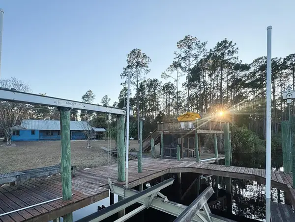 897 Mill Rd, Carrabelle, FL 32322