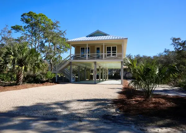 872 W Pine Ave, St. George Island, FL 32328