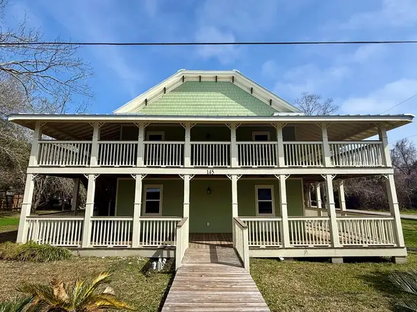 145 6th St, Apalachicola, FL 32320