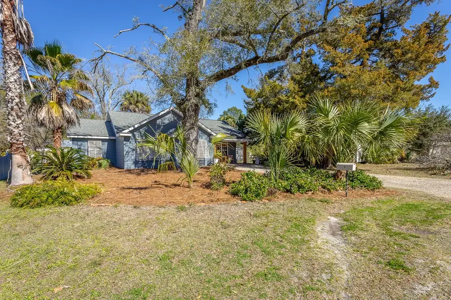 65 16th St, Apalachicola, FL 32320 - #2