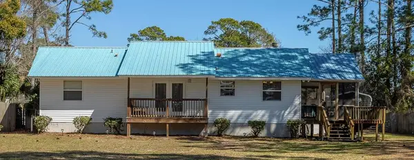 10 6th St, Eastpoint, FL 32328