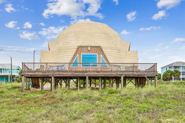 1028 W Gorrie Dr, St. George Island, FL 32328