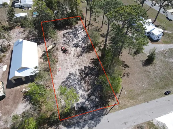 902 16th St, Port St. Joe, FL 32456