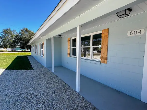 604 10th St, Port St. Joe, FL 32456